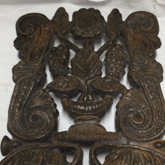 Vintage Cast Iron Pot Holder Hot Plate - Picture 3 of 9